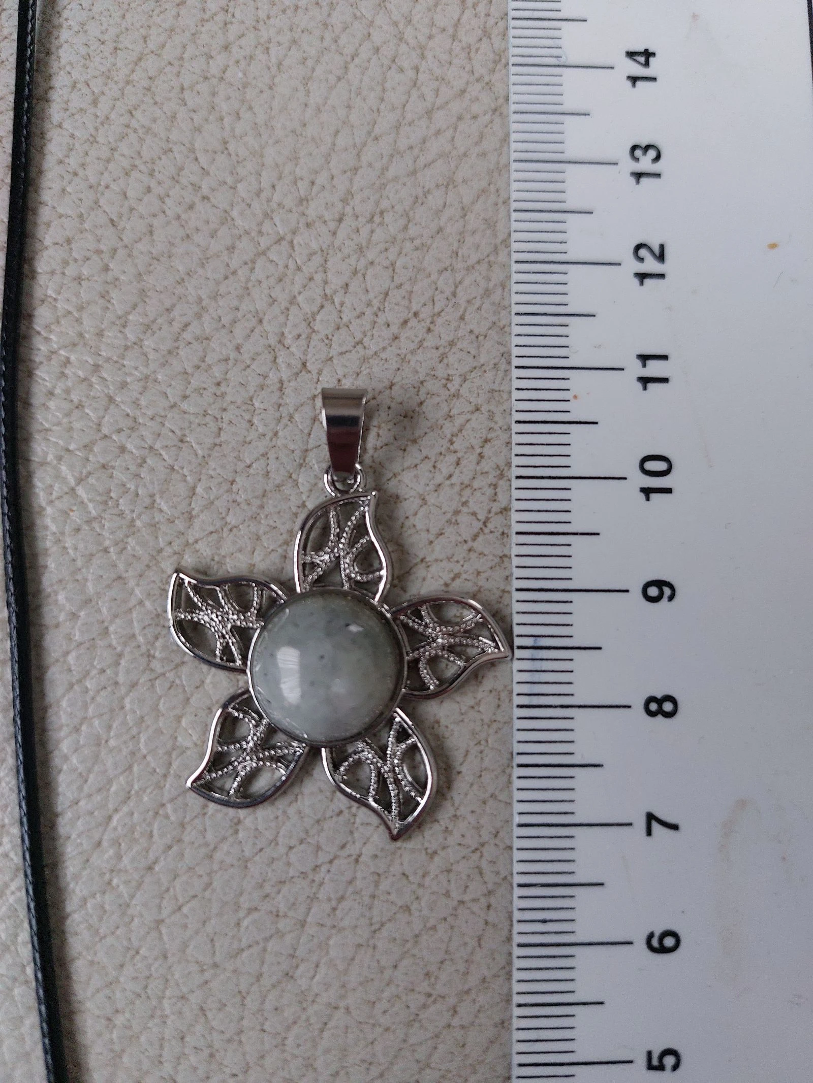 Vintage look bloemenhanger met maansteen